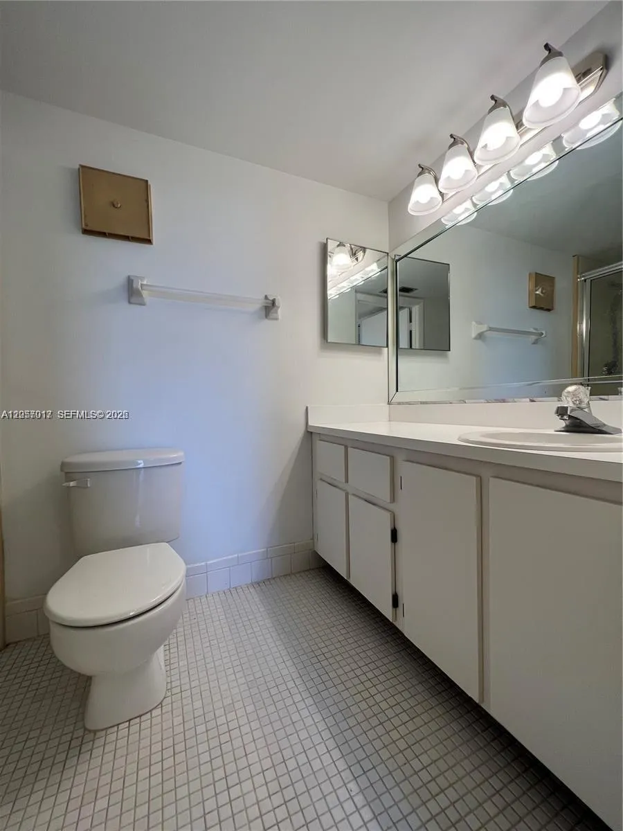9520 Seagrape Dr #403 Davie, FL 33324