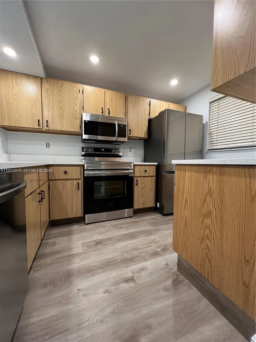 9520 Seagrape Dr #403 Davie, FL 33324