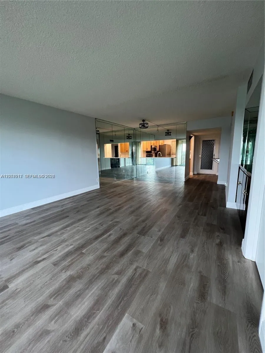 9520 Seagrape Dr #403 Davie, FL 33324