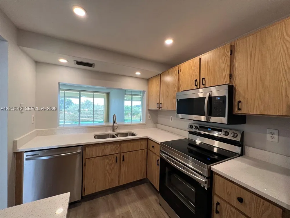 9520 Seagrape Dr #403 Davie, FL 33324