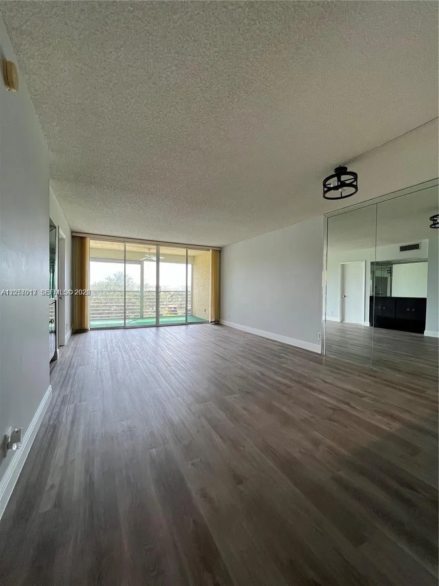 9520 Seagrape Dr #403 Davie, FL 33324