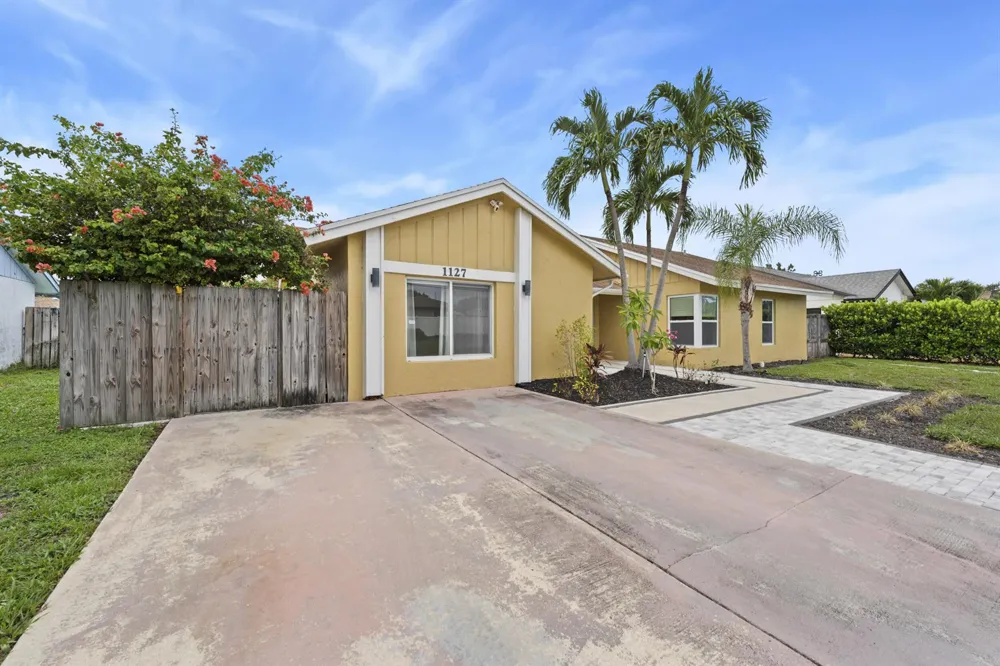 1127 NW 9th Street Boynton Beach, FL 33426