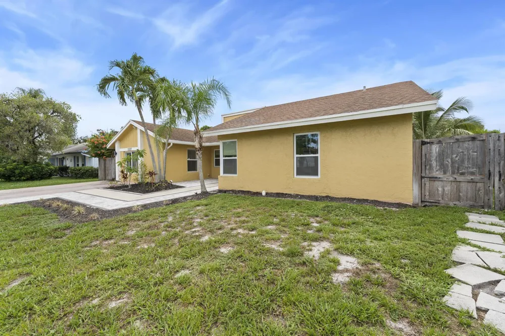1127 NW 9th Street Boynton Beach, FL 33426