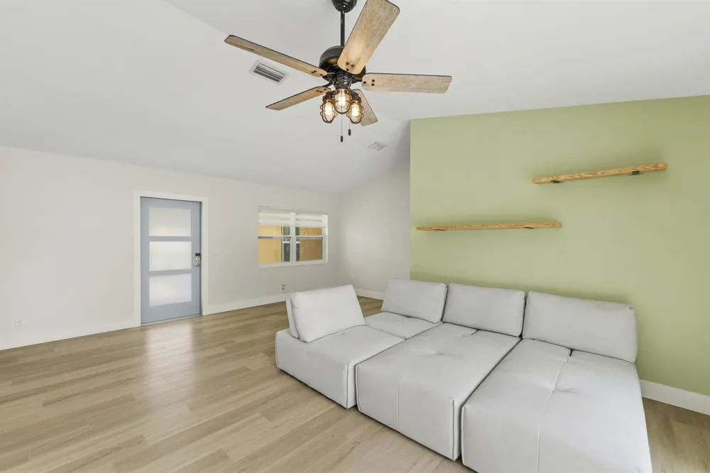 1127 NW 9th Street Boynton Beach, FL 33426
