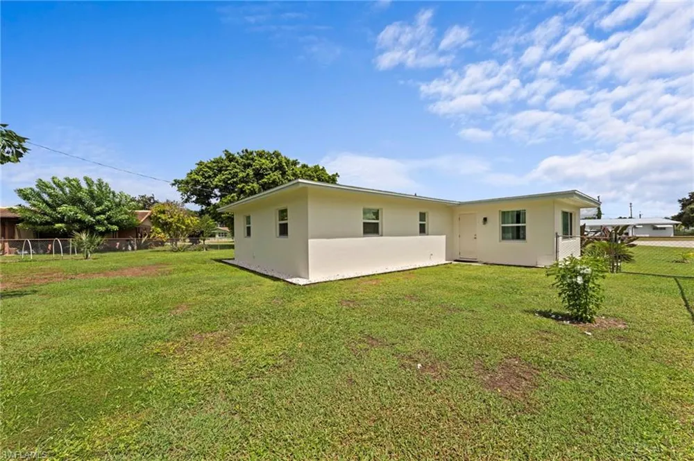 1212 Barnsdale Street Lehigh Acres, FL 33936