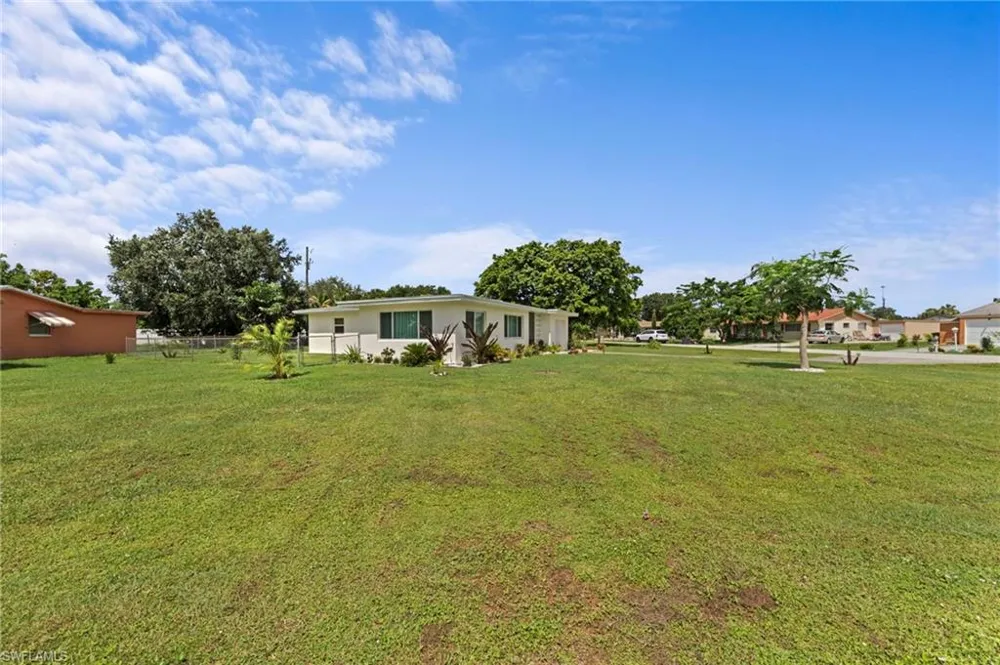 1212 Barnsdale Street Lehigh Acres, FL 33936