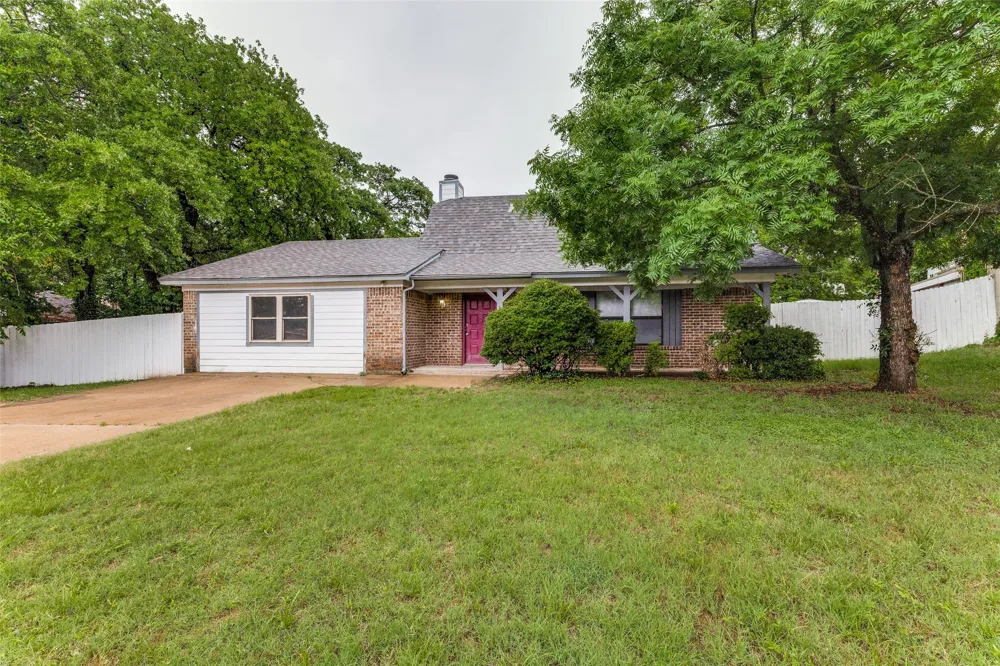 408 Windwood Court Azle, TX 76020