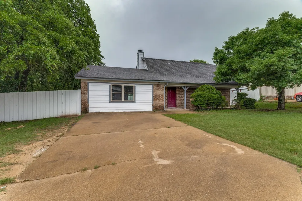 408 Windwood Court Azle, TX 76020