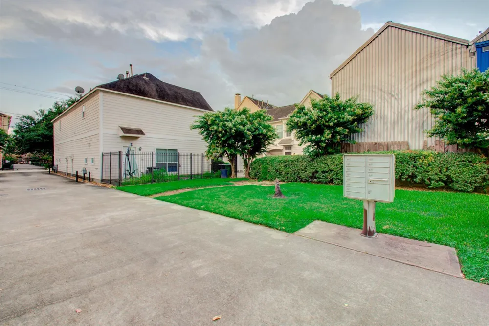 1733 Tuam Street Houston, TX 77004