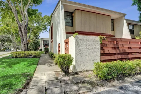 2999 Lakewood Ln