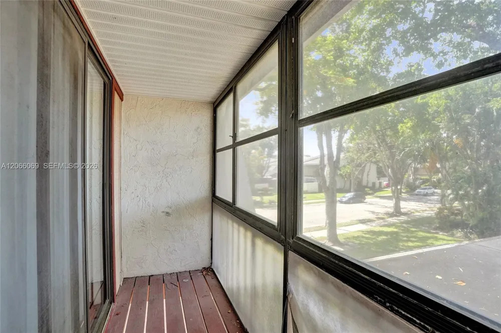 2999 Lakewood Ln Hollywood, FL 33021