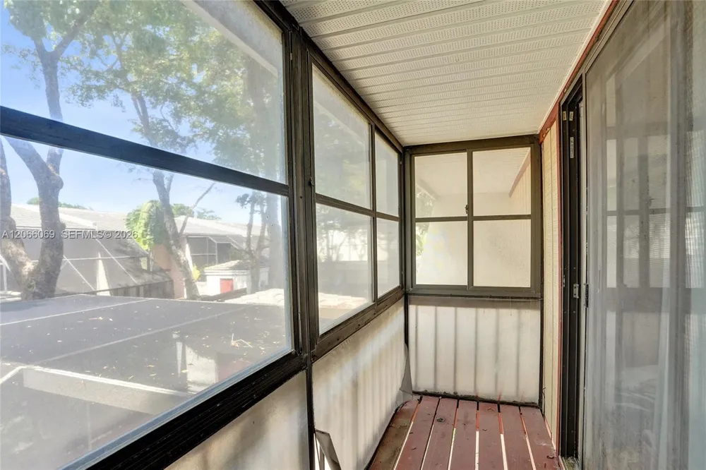 2999 Lakewood Ln Hollywood, FL 33021