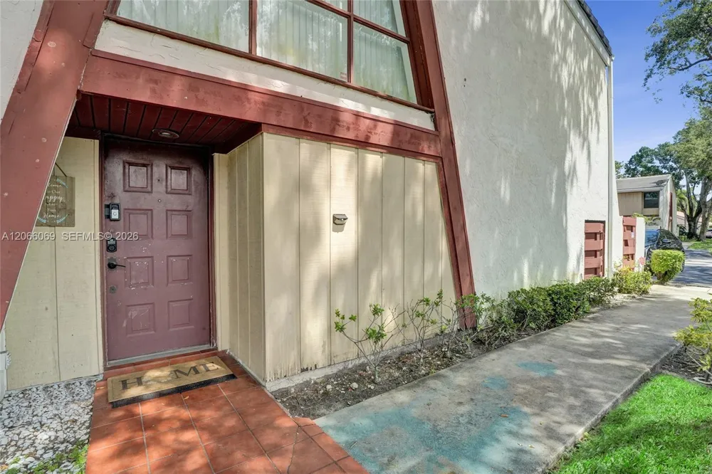 2999 Lakewood Ln Hollywood, FL 33021