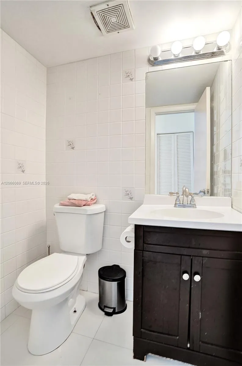 2999 Lakewood Ln Hollywood, FL 33021