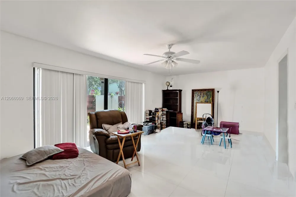 2999 Lakewood Ln Hollywood, FL 33021