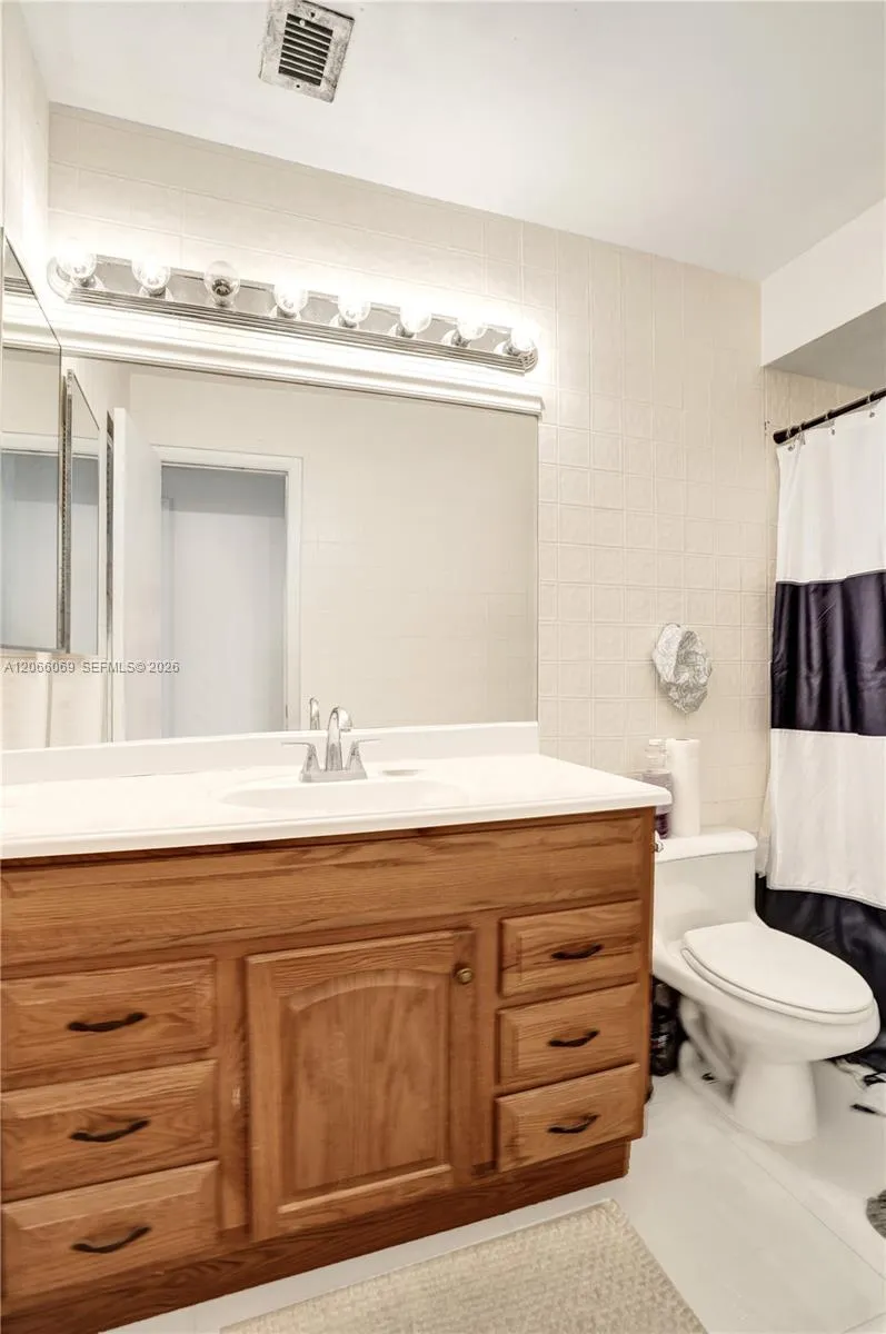 2999 Lakewood Ln Hollywood, FL 33021