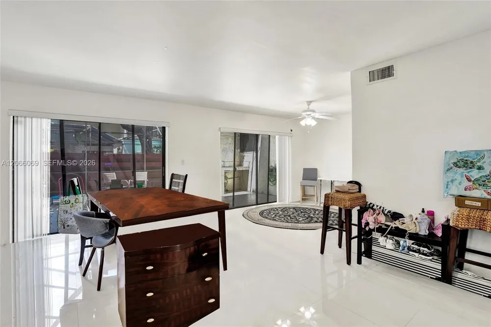 2999 Lakewood Ln Hollywood, FL 33021