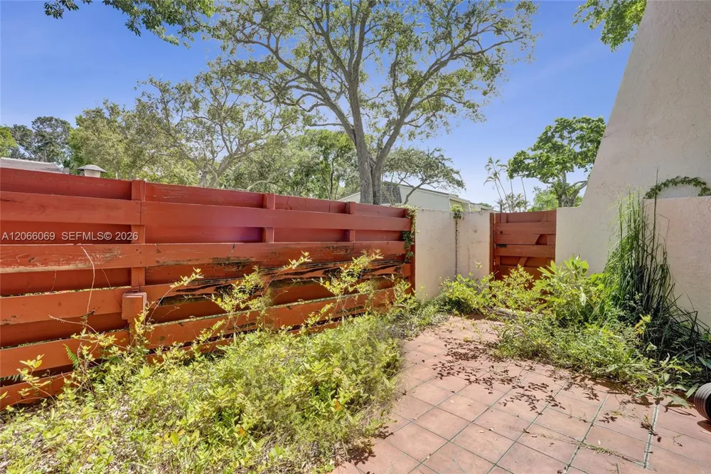 2999 Lakewood Ln Hollywood, FL 33021