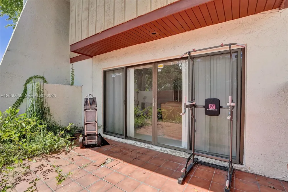 2999 Lakewood Ln Hollywood, FL 33021