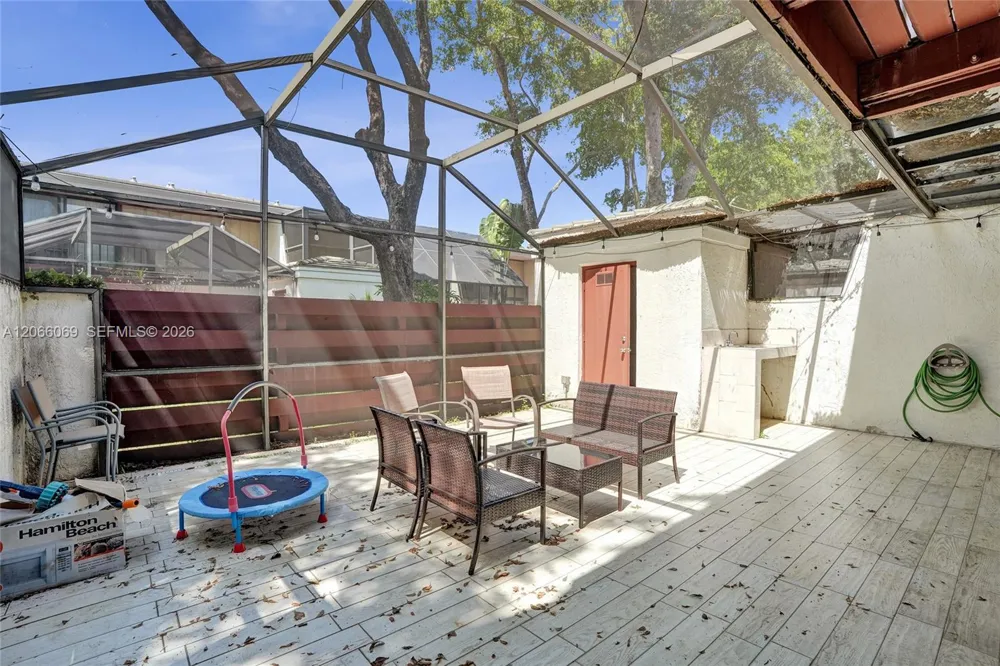 2999 Lakewood Ln Hollywood, FL 33021
