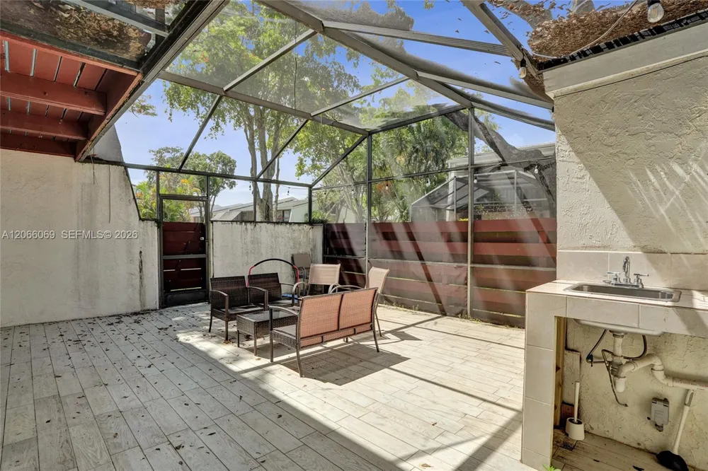 2999 Lakewood Ln Hollywood, FL 33021