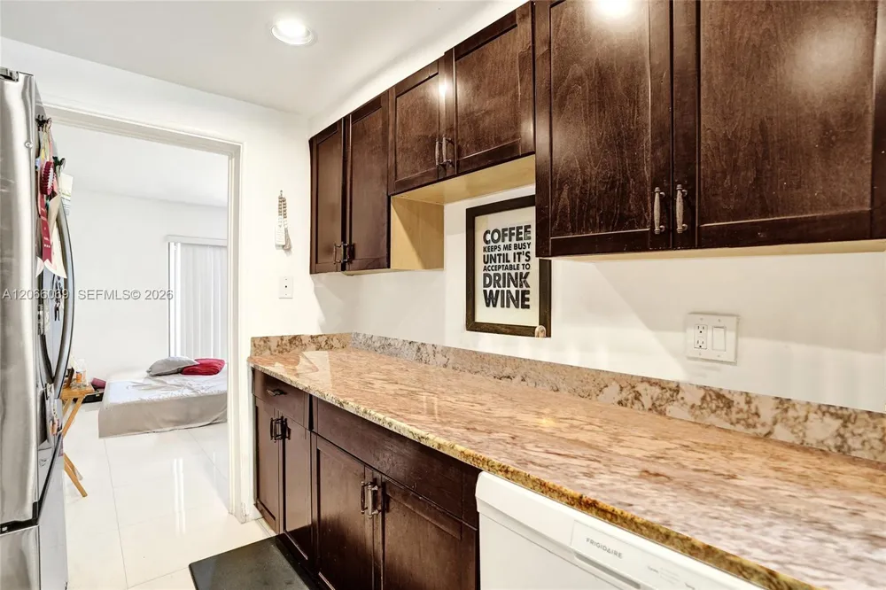 2999 Lakewood Ln Hollywood, FL 33021