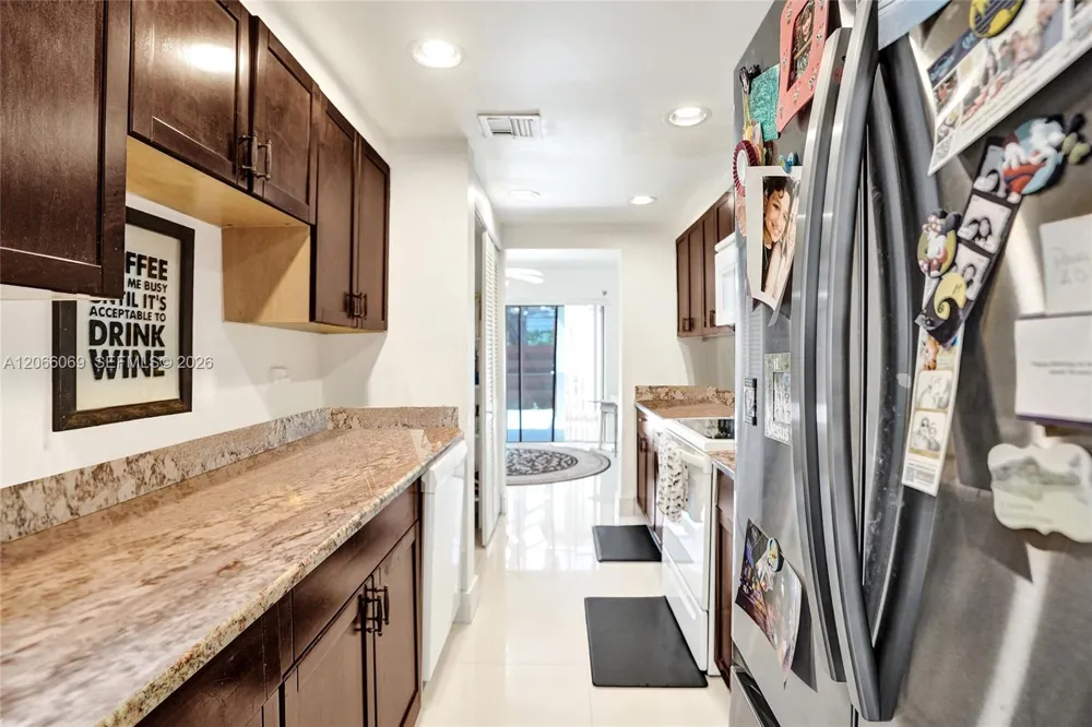 2999 Lakewood Ln Hollywood, FL 33021