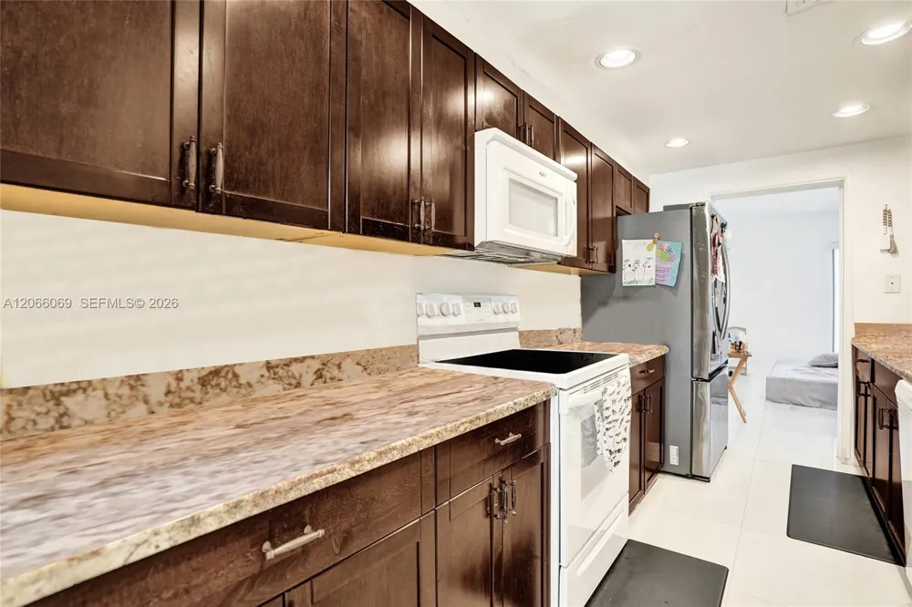2999 Lakewood Ln Hollywood, FL 33021