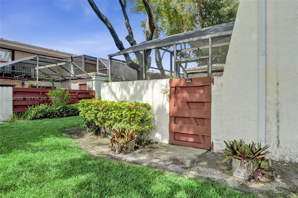2999 Lakewood Ln Hollywood, FL 33021