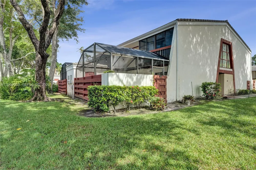 2999 Lakewood Ln Hollywood, FL 33021