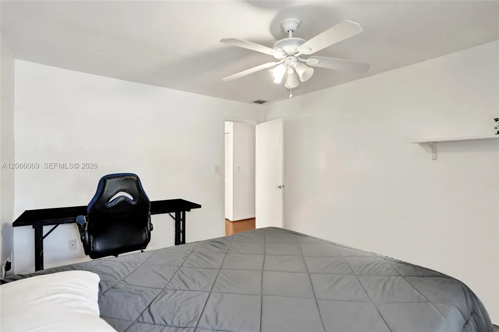 2999 Lakewood Ln Hollywood, FL 33021