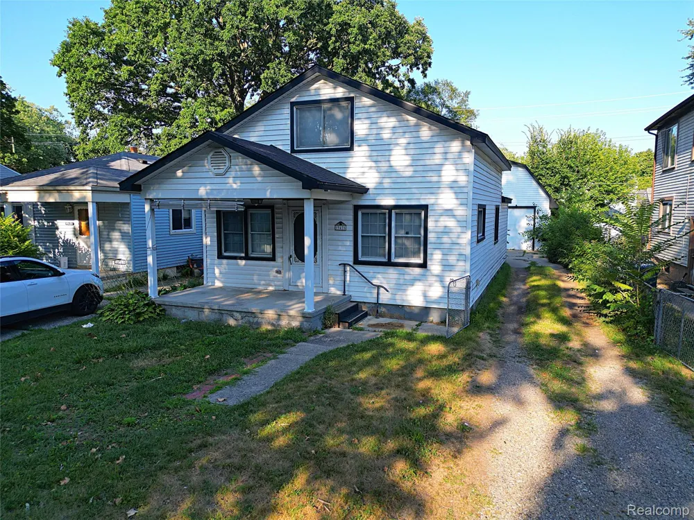 19476 NEGAUNEE Redford Charter Township, MI 48240