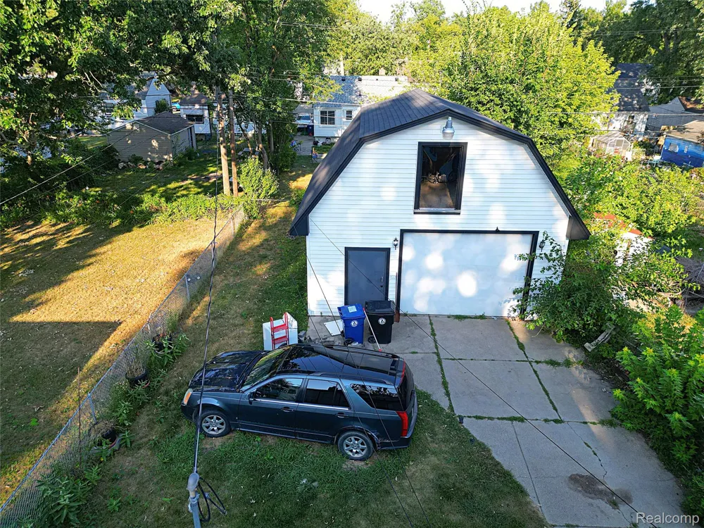 19476 NEGAUNEE Redford Charter Township, MI 48240