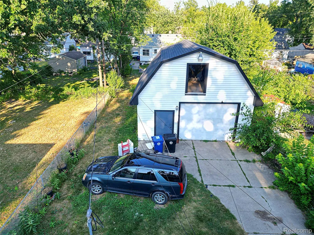 19476 NEGAUNEE Redford Charter Township, MI 48240