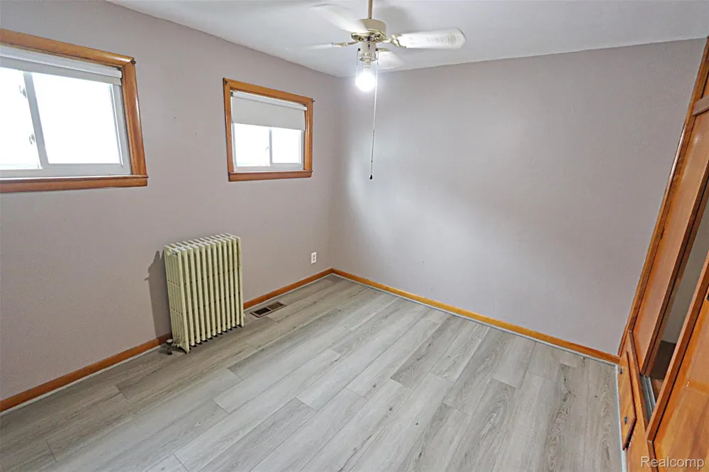 19476 NEGAUNEE Redford Charter Township, MI 48240