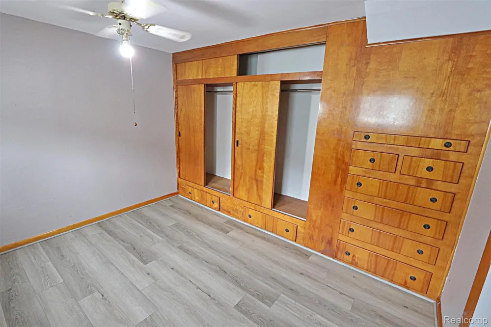 19476 NEGAUNEE Redford Charter Township, MI 48240