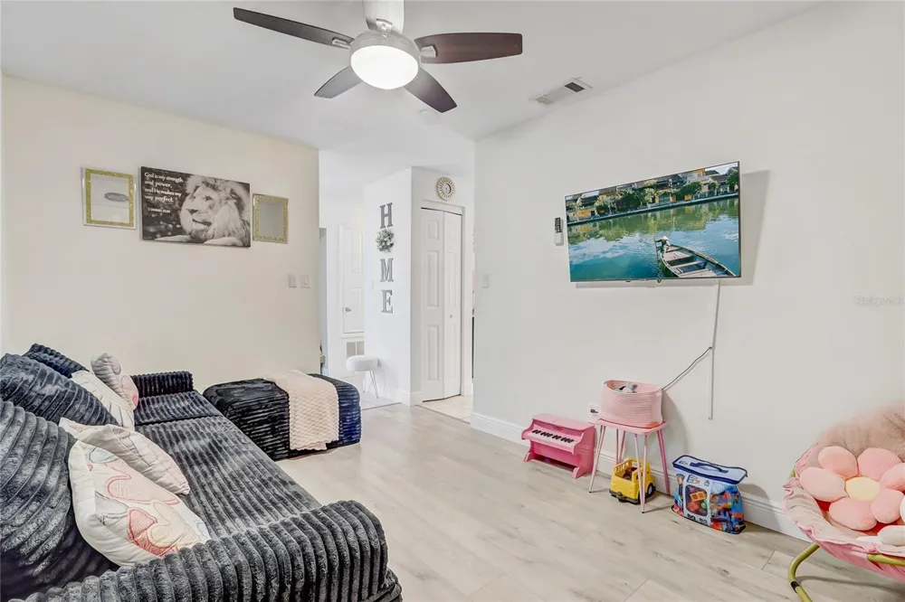 8691 CONTOURA DRIVE Orlando, FL 32810