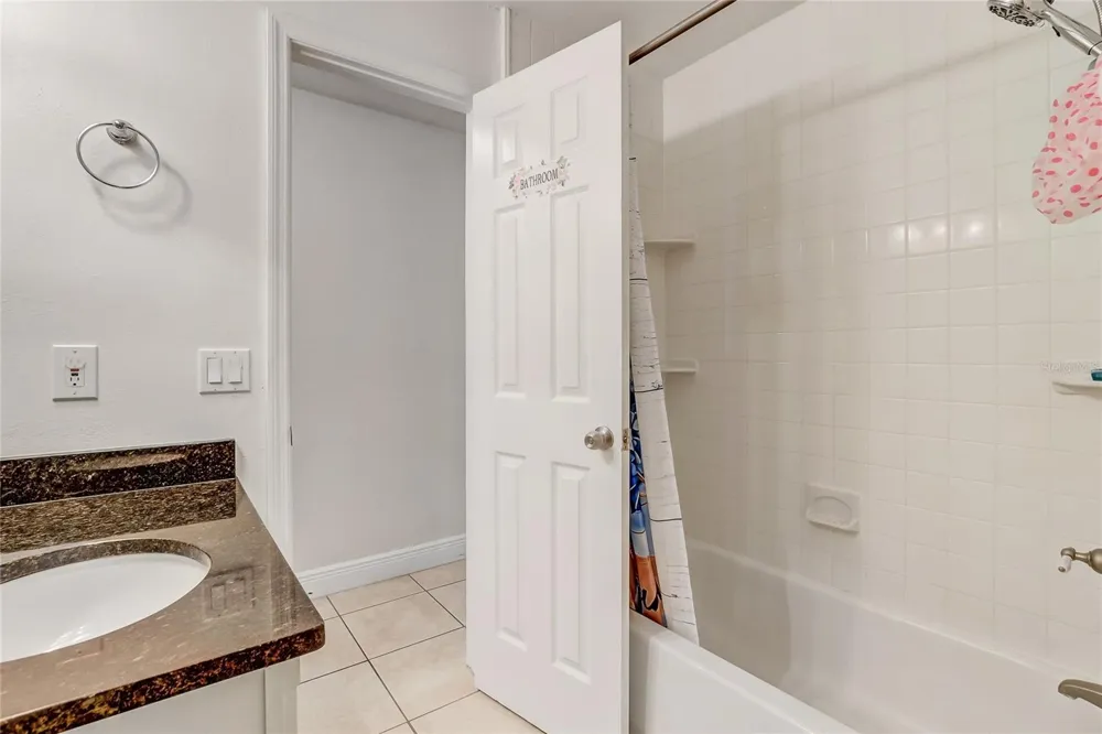 8691 CONTOURA DRIVE Orlando, FL 32810