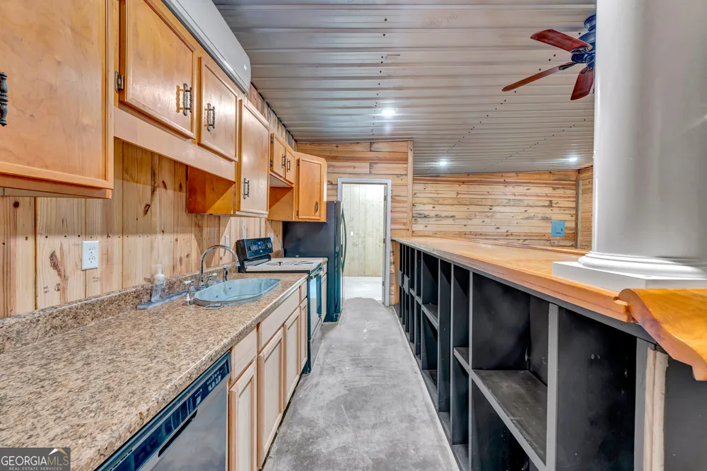1039 Womack RD N Garfield, GA 30425