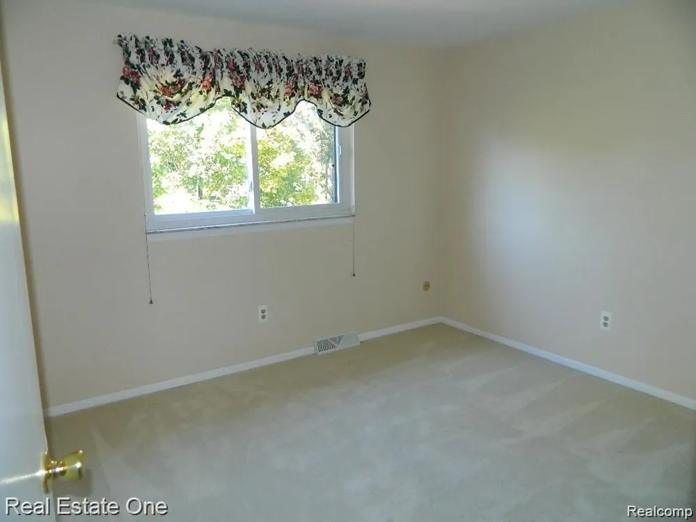 6927 Northpoint Drive Troy City, MI 48085