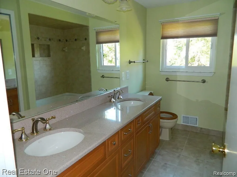 6927 Northpoint Drive Troy City, MI 48085