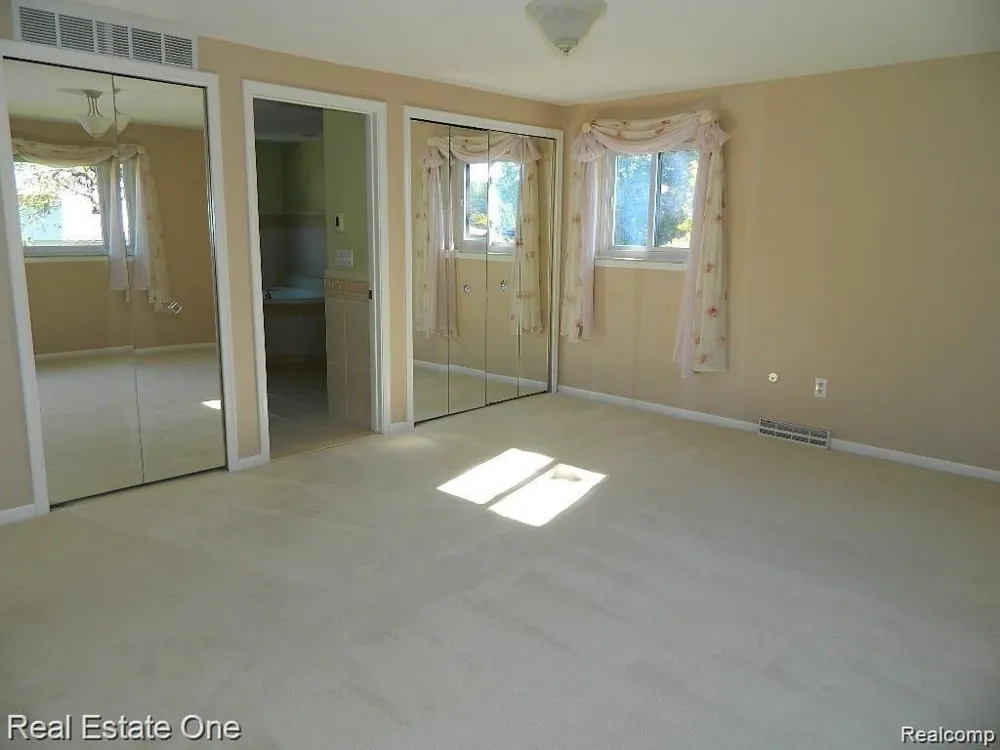 6927 Northpoint Drive Troy City, MI 48085
