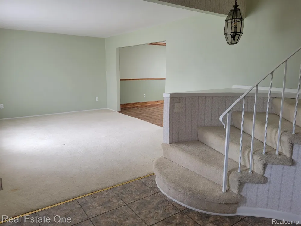 6927 Northpoint Drive Troy City, MI 48085