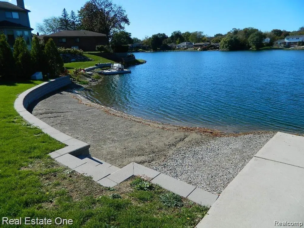 6927 Northpoint Drive Troy City, MI 48085