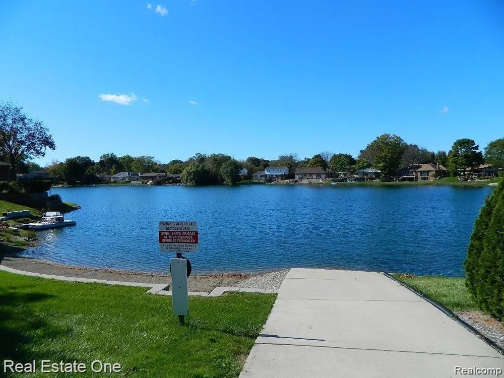 6927 Northpoint Drive Troy City, MI 48085