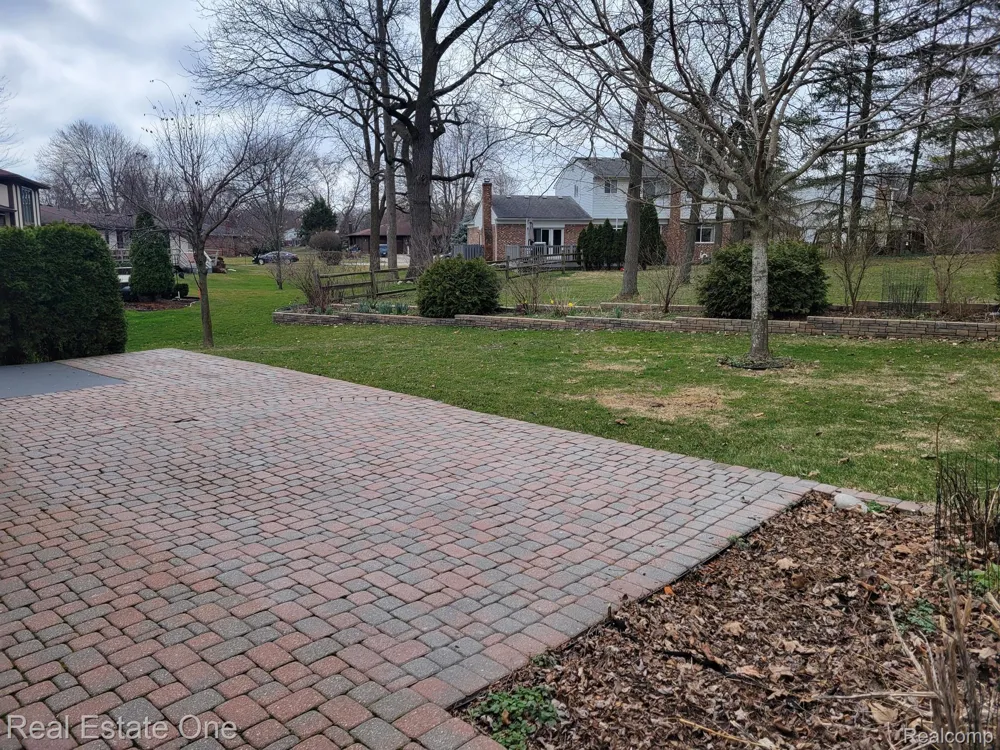 6927 Northpoint Drive Troy City, MI 48085
