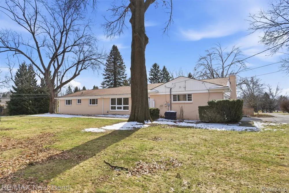 1043 Westview Road Bloomfield Hills City, MI 48304
