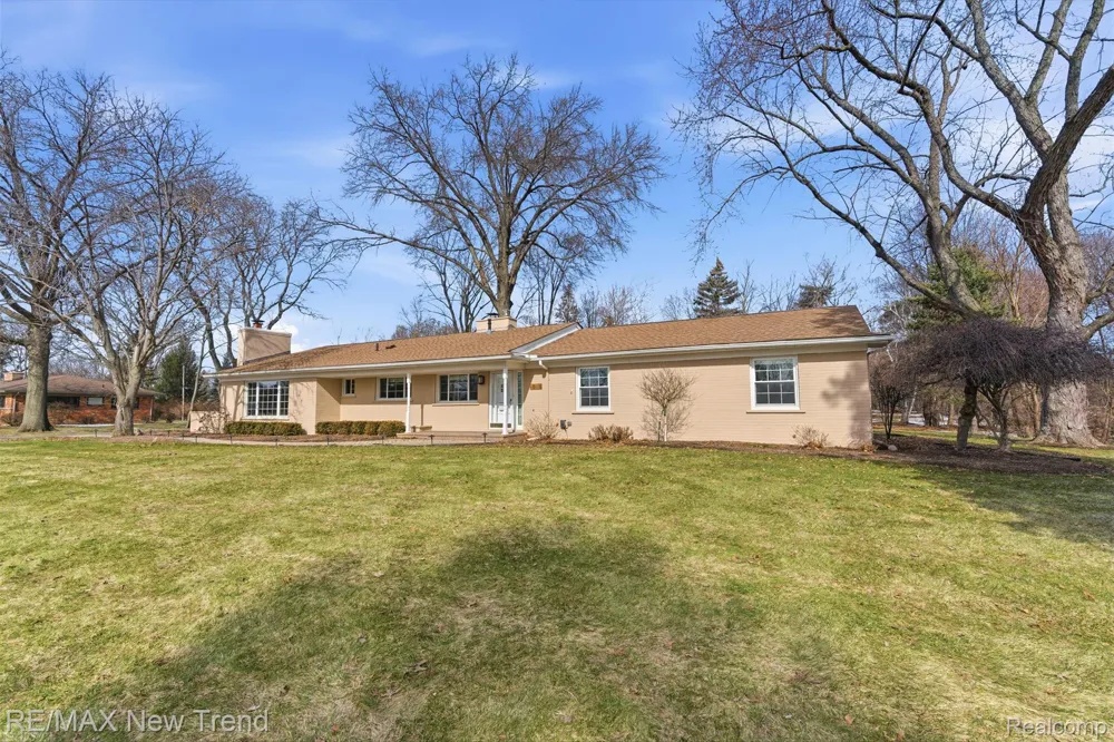 1043 Westview Road Bloomfield Hills City, MI 48304