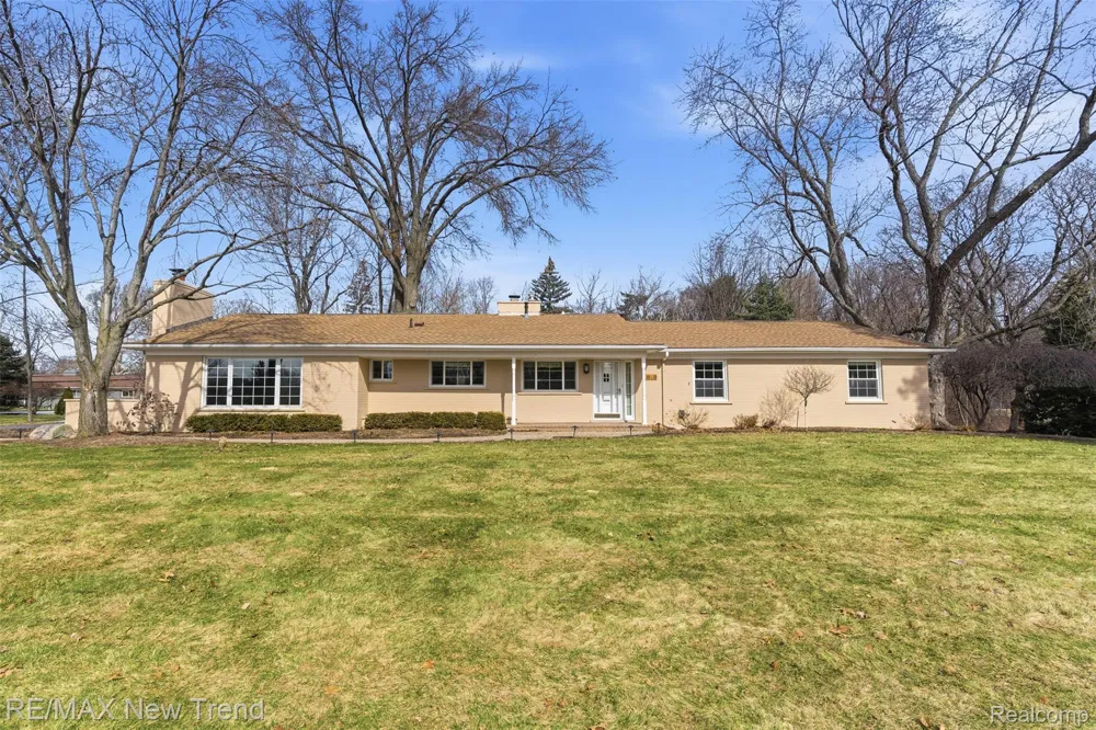 1043 Westview Road Bloomfield Hills City, MI 48304