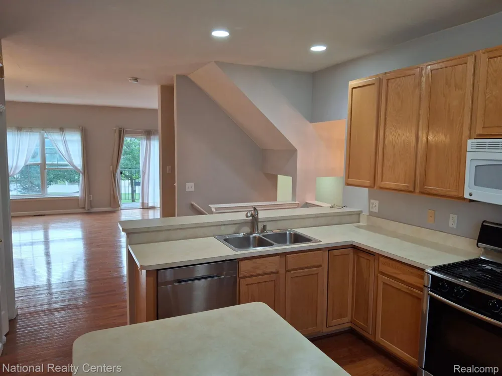 43795 CHERRY GROVE E Canton Charter Township, MI 48188